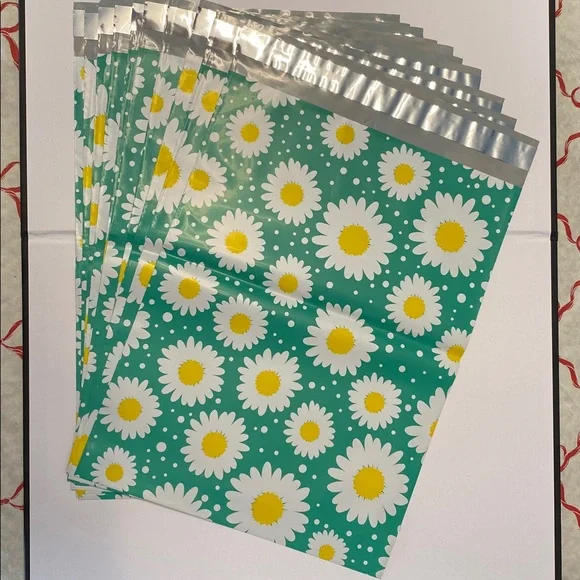 10 Daisy Green Poly Mailers 10x13 - Picture 2 of 3
